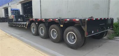 積載重量は 4 軸輸送車両の制動距離にどのような影響を及ぼしますか?